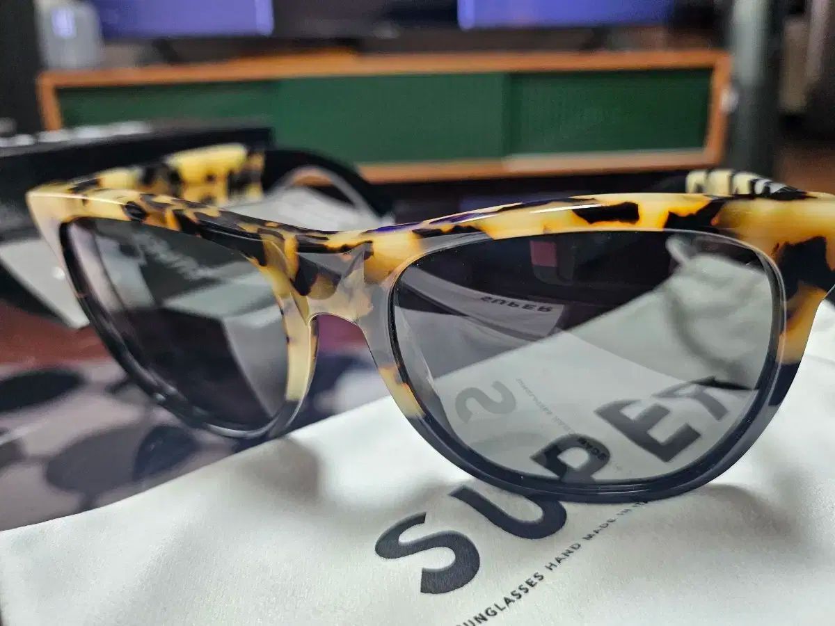 SUPER サングラス