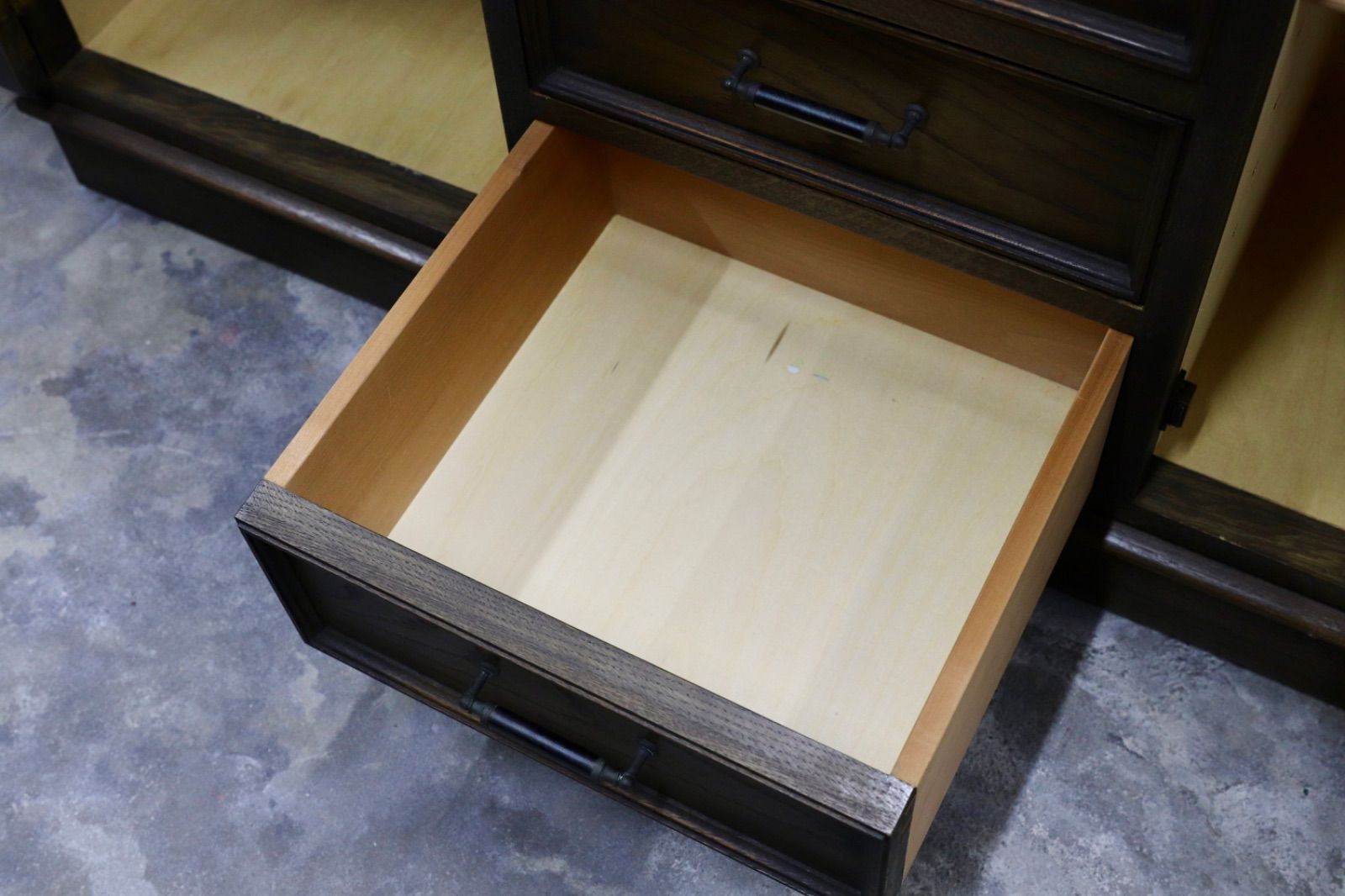 EHK62 永田良介商店 リボン彫刻入り飾り棚 神戸洋家具 キャビネット サイド EHK62 永田良介商店 リボン彫刻入り飾り棚 神戸洋家具 キャビネット