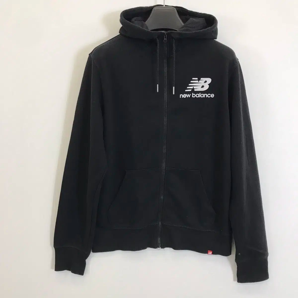 ニューオフィシャル中古 ニューバランス ブラック フードジップアップ 95 - メルカリ