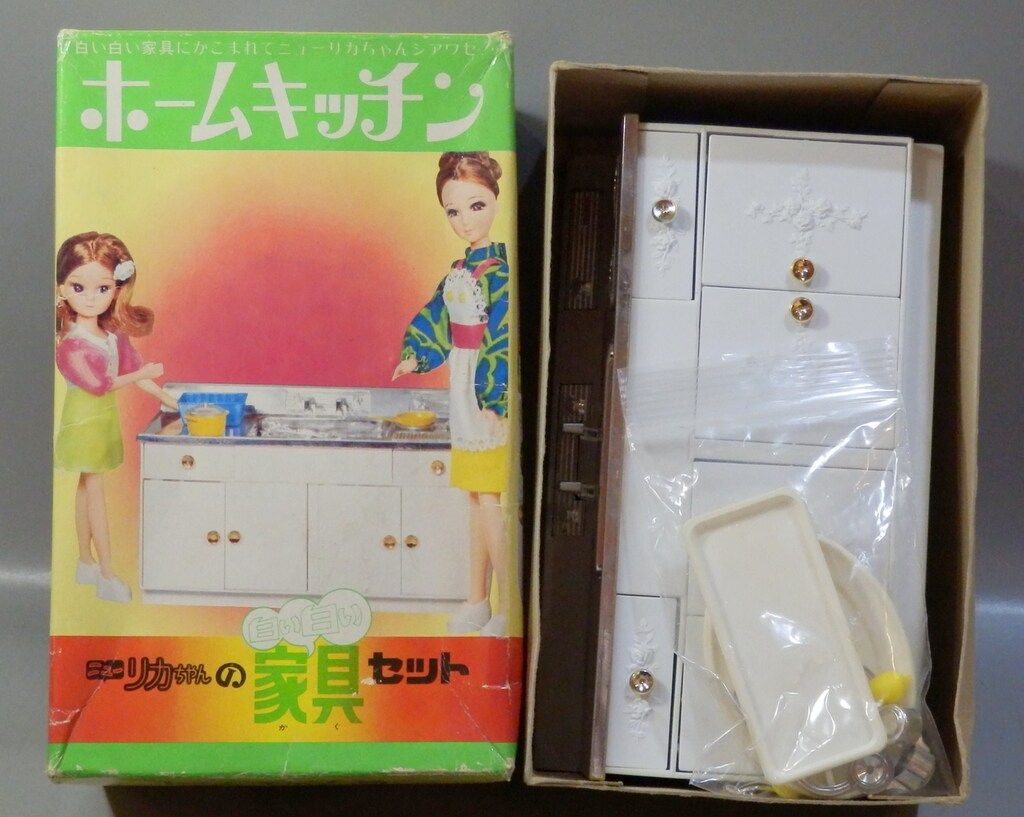 ニューリカちゃんの白い白い家具セット タカラ ニューリカちゃん(2代目リカちゃん) 白い白い家具セット ホーム