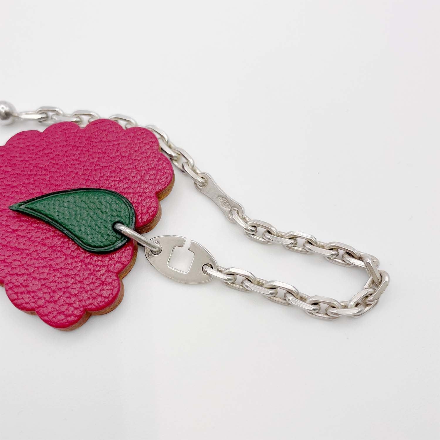 HERMES エルメス　ラズベリーチャーム　キーホルダー HERMES ショップ エルメス フルーツチャーム ラスベリー バッグ