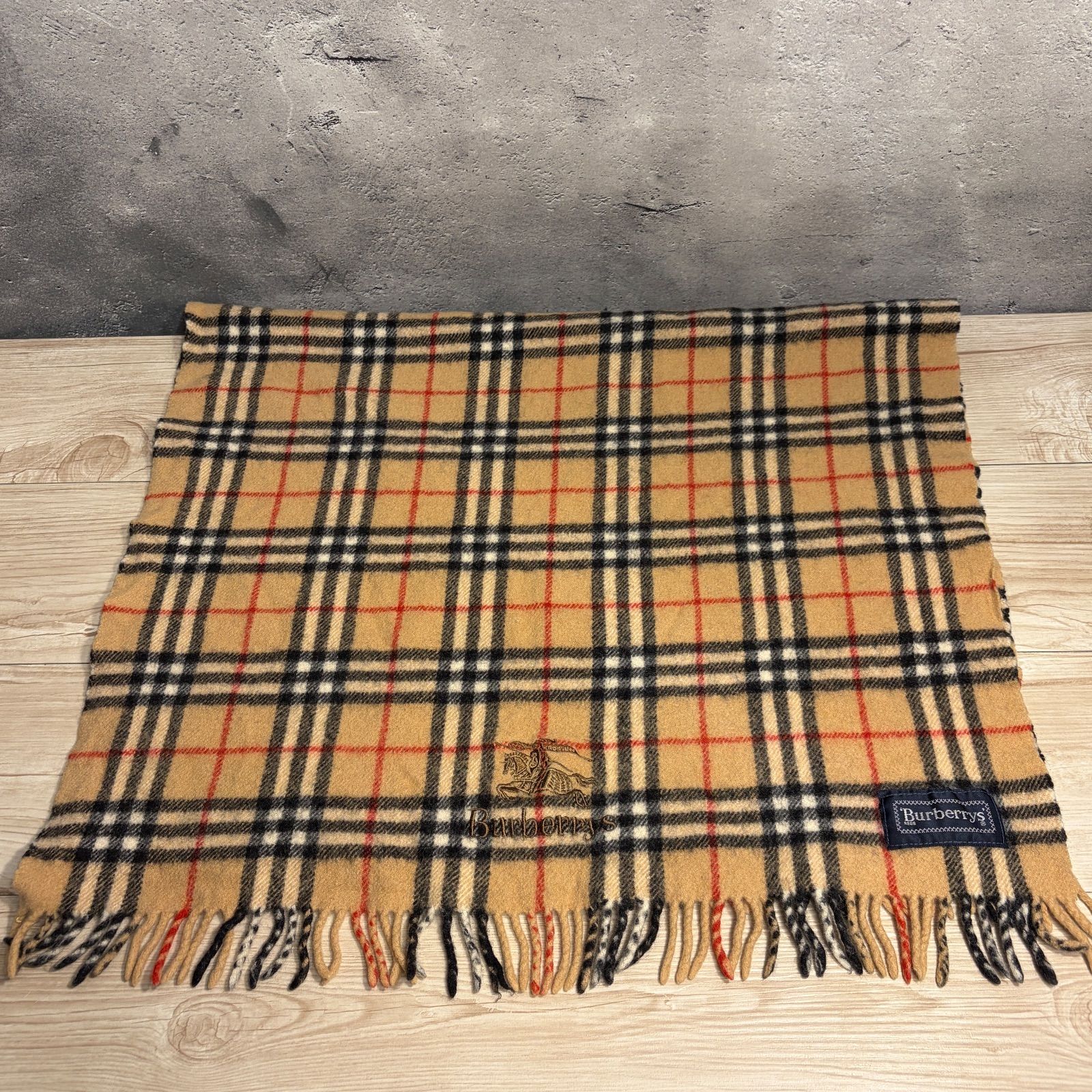 【新品未使用】 Burberry バーバリー ストール ひざ掛け マフラー ✨Burberry バーバリー ひざ掛け マフラー ストール ウール100％ ノバ