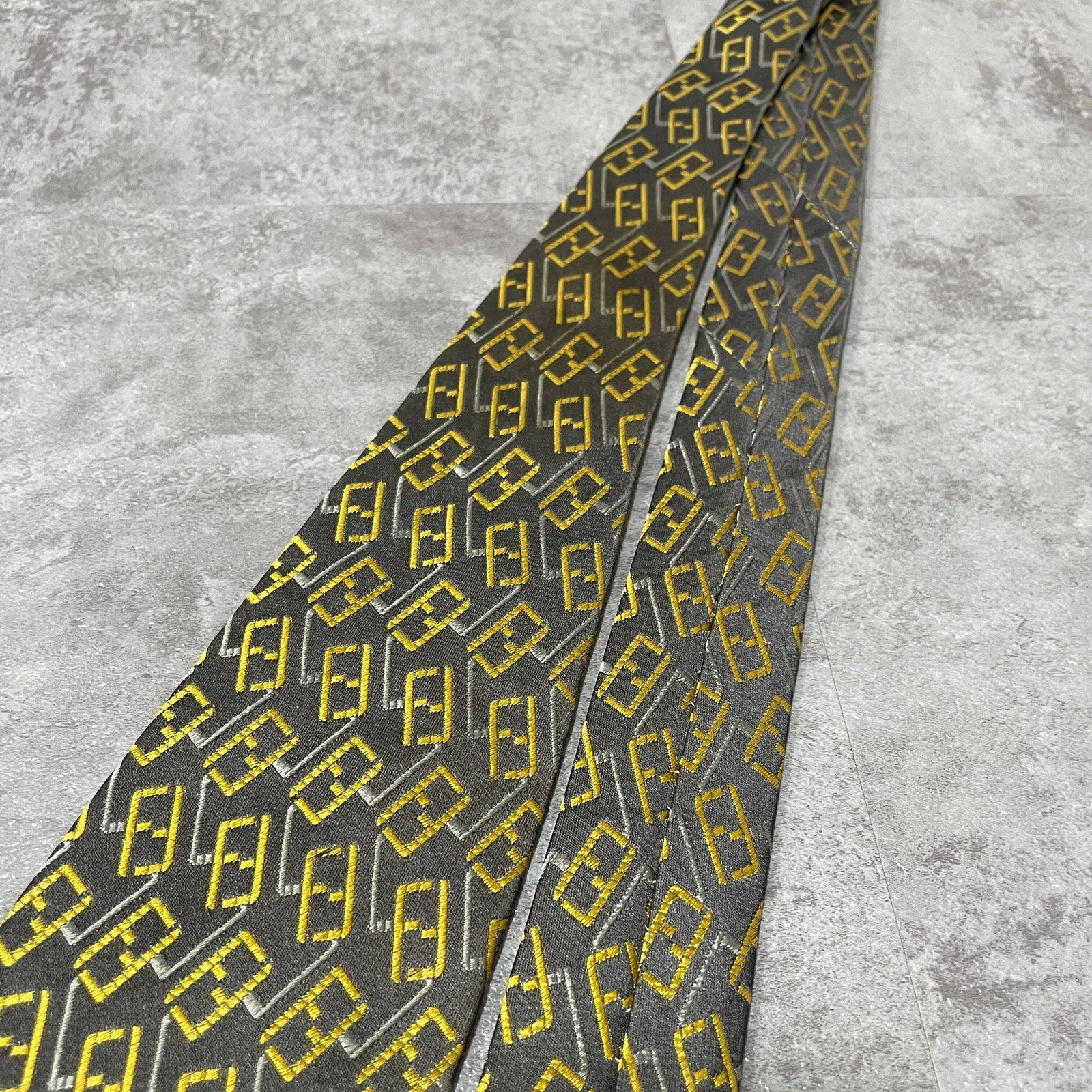 FENDI】ズッカ柄ネクタイ FFロゴ 総ロゴ シルバー - メルカリ