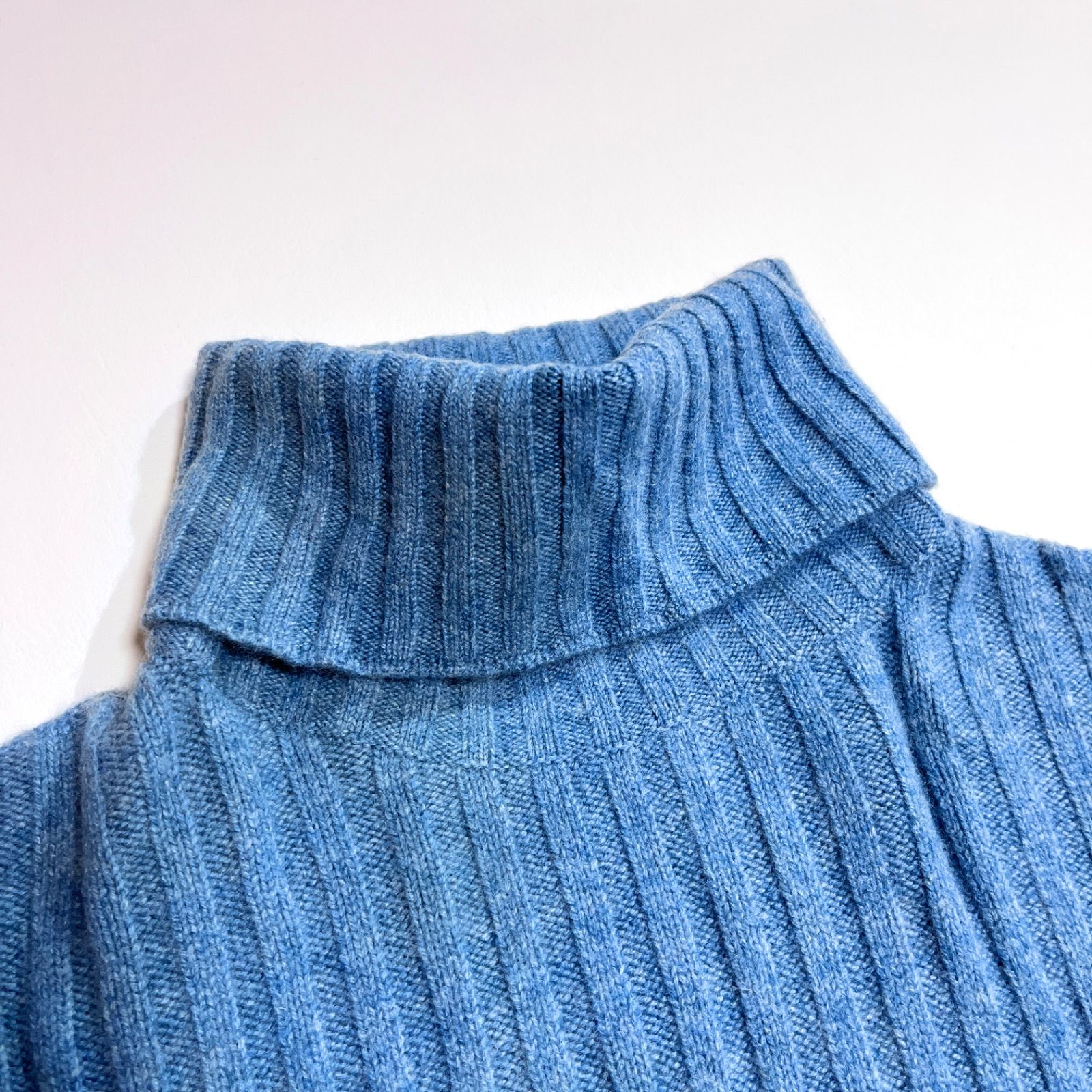 【美品】 BALLANTYNE　バランタイン カシミヤ100% ニット 長袖　襟 美品 BALLANTYNE バランタイン カシミヤ100％ ロータス 蓮柄 Vネック