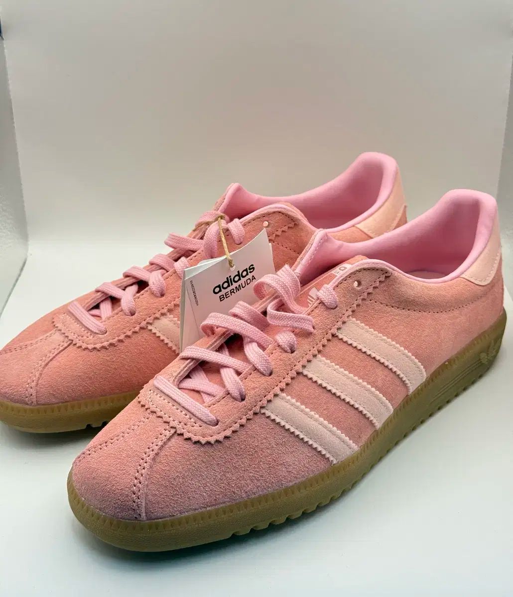 ☆セール中☆アディダス バミューダ ピンク スニーカー 春 日本未入荷 海外限定 ラスト1点 アディダス バミューダ ピンク スニーカー 春 日本未入荷