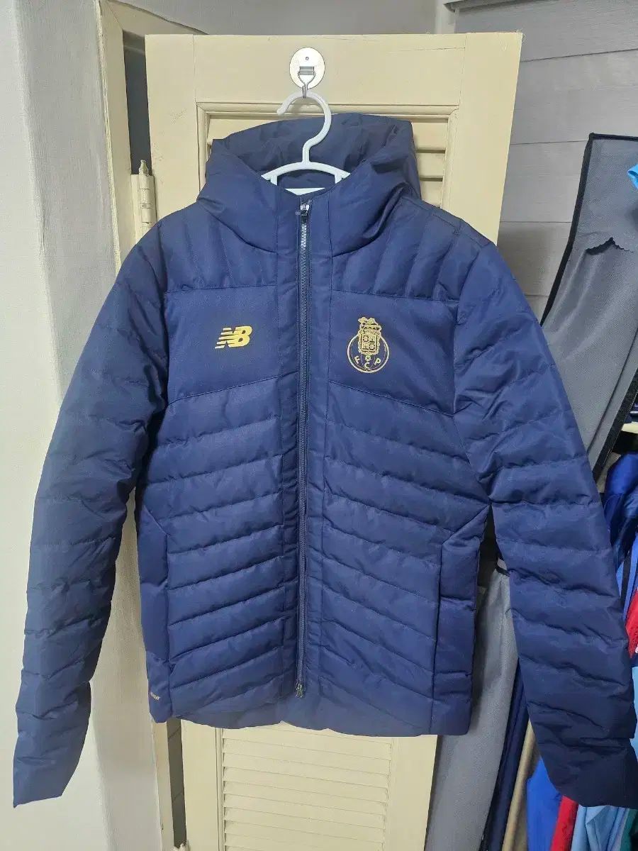 ニューバランス FCポルト ダウン アウター ネイビー 海外M - メルカリ