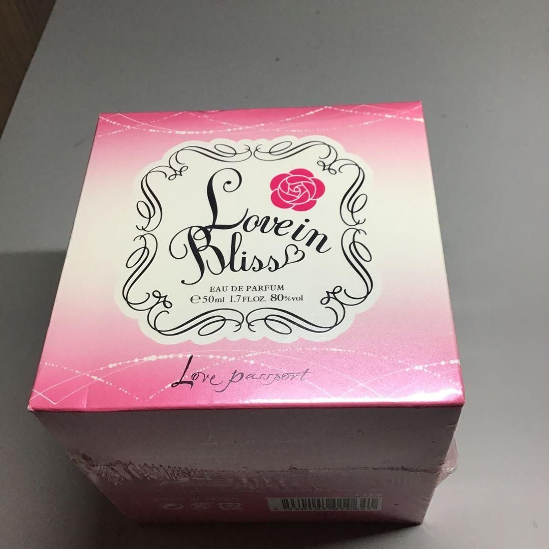 ラブパスポート　フローティブリス　オードパルファム　50ml Amazon | ラブパスポート フローティブリス オードパルファム 50ml