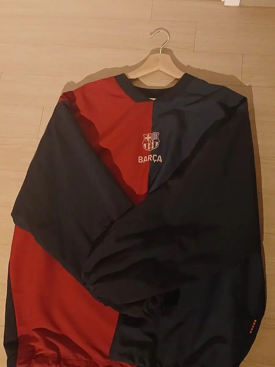 バルセロナ ウィンドブレーカー プルオーバー トップス