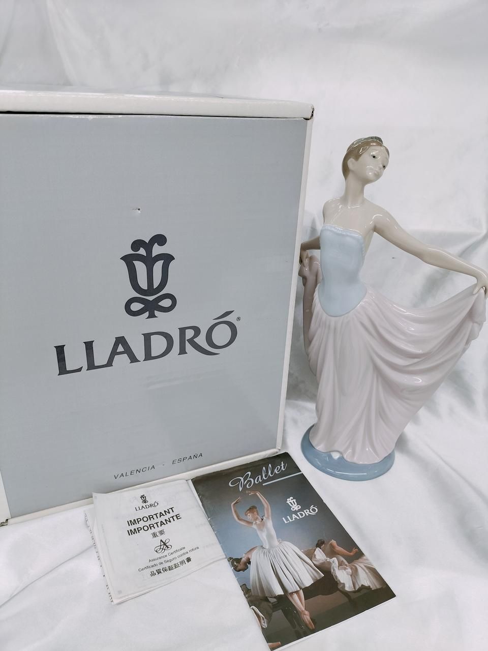 LLADRO 踊る少女 05050【LLADRO Dancing Girl 05050】