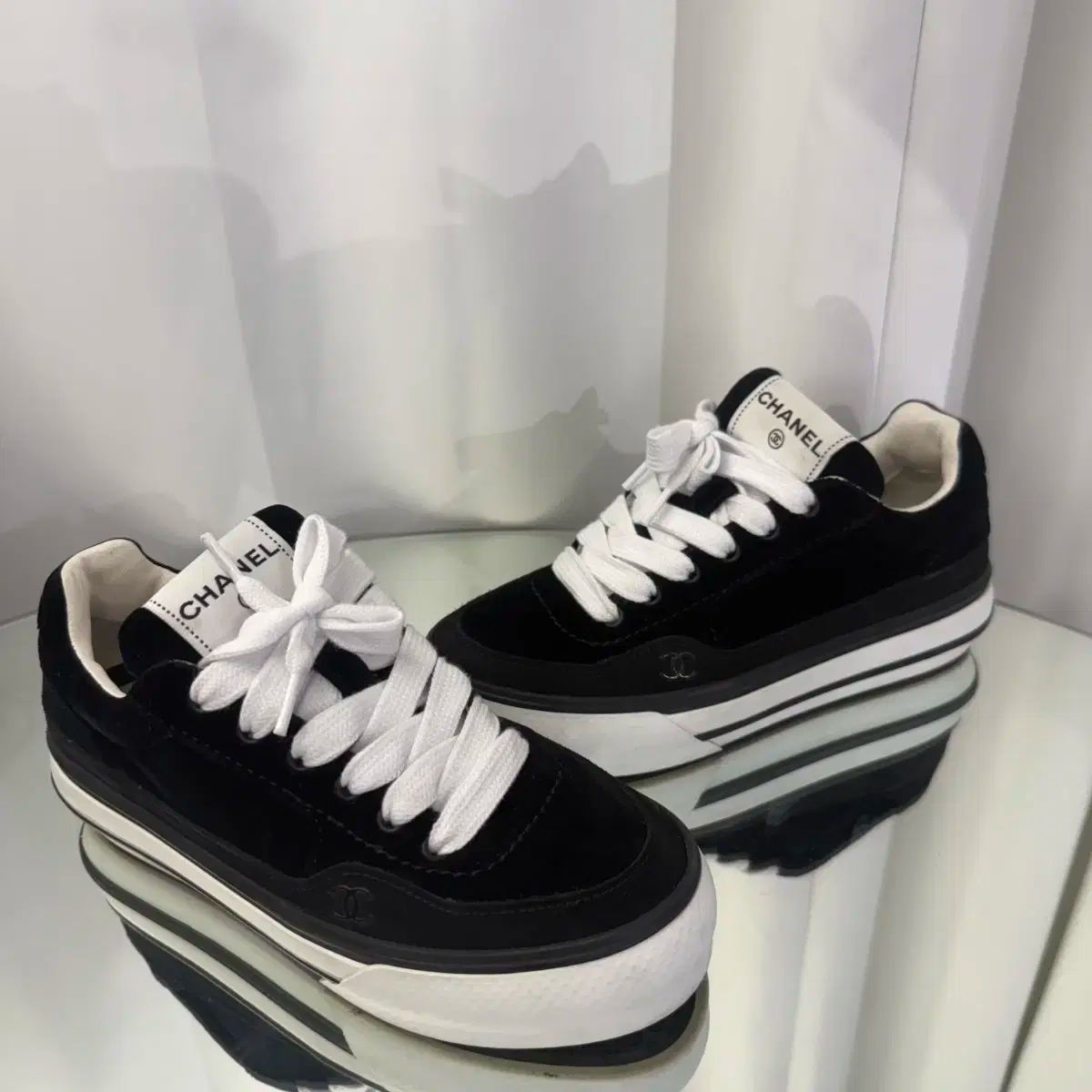 36 5 シャネル マークダウン ツアーベルベット スウェード スニーカー