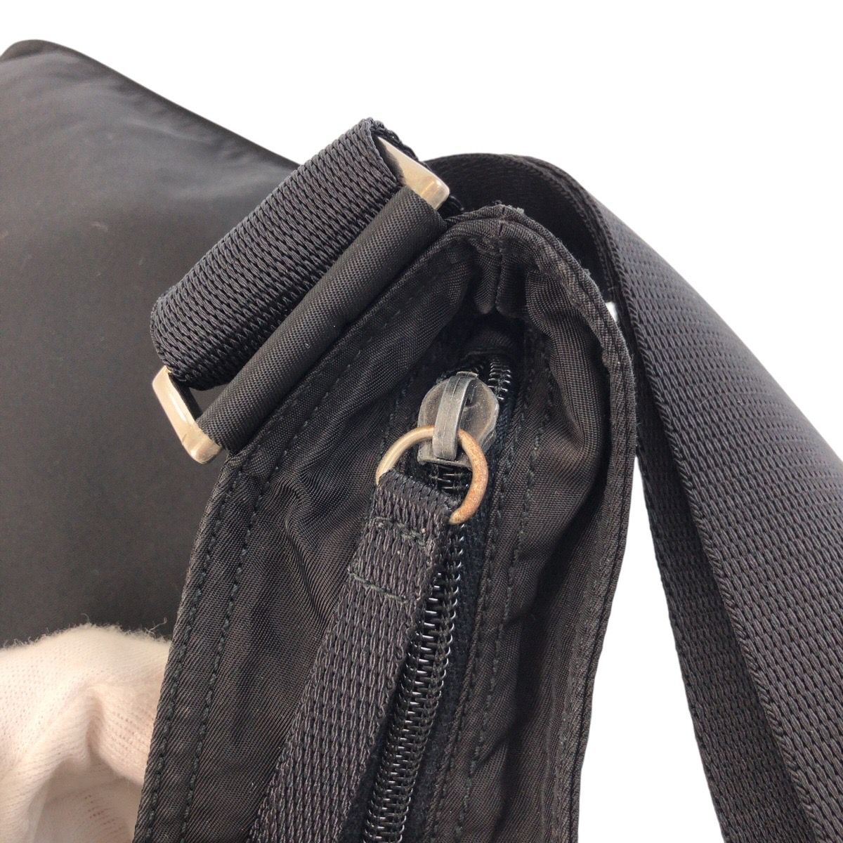 美品 PRADA プラダ テスート 三角ロゴプレート ブラック 黒 シルバー