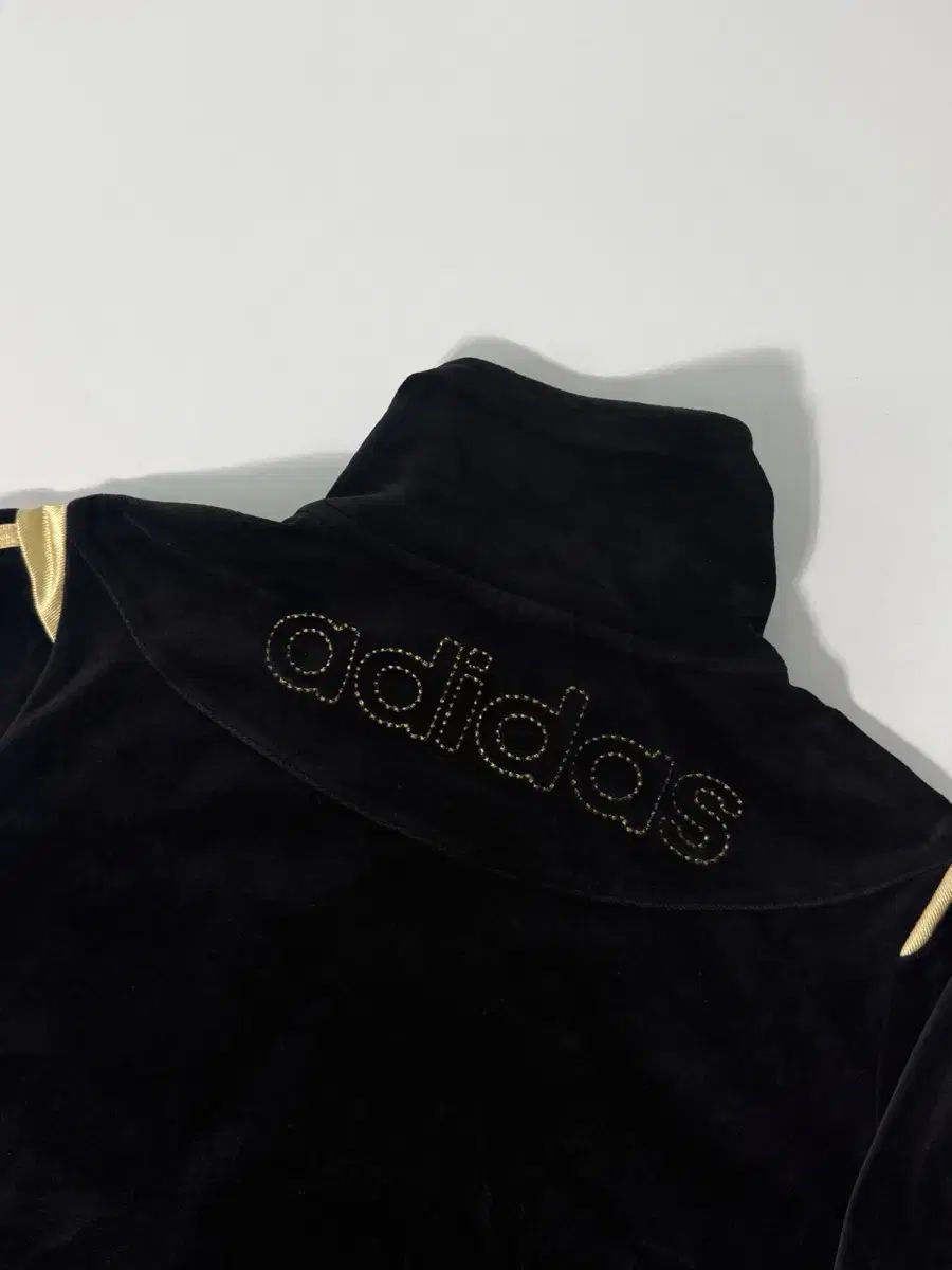 アディダス 00s 黒 金 バイカラー ビックロゴ ツアーベルベット