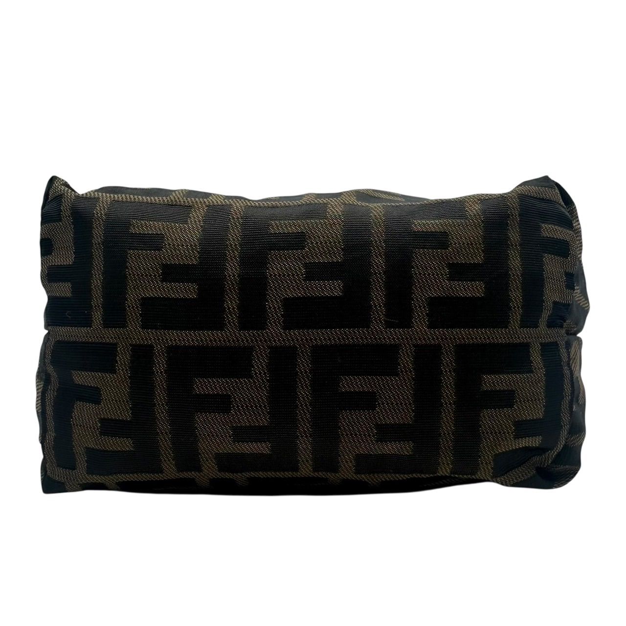 美品 フェンディ アクセサリーポーチ ズッカ柄 ゴールド金具 レッド 美品 フェンディ アクセサリーポーチ ズッカ柄 ゴールド金具 レッド