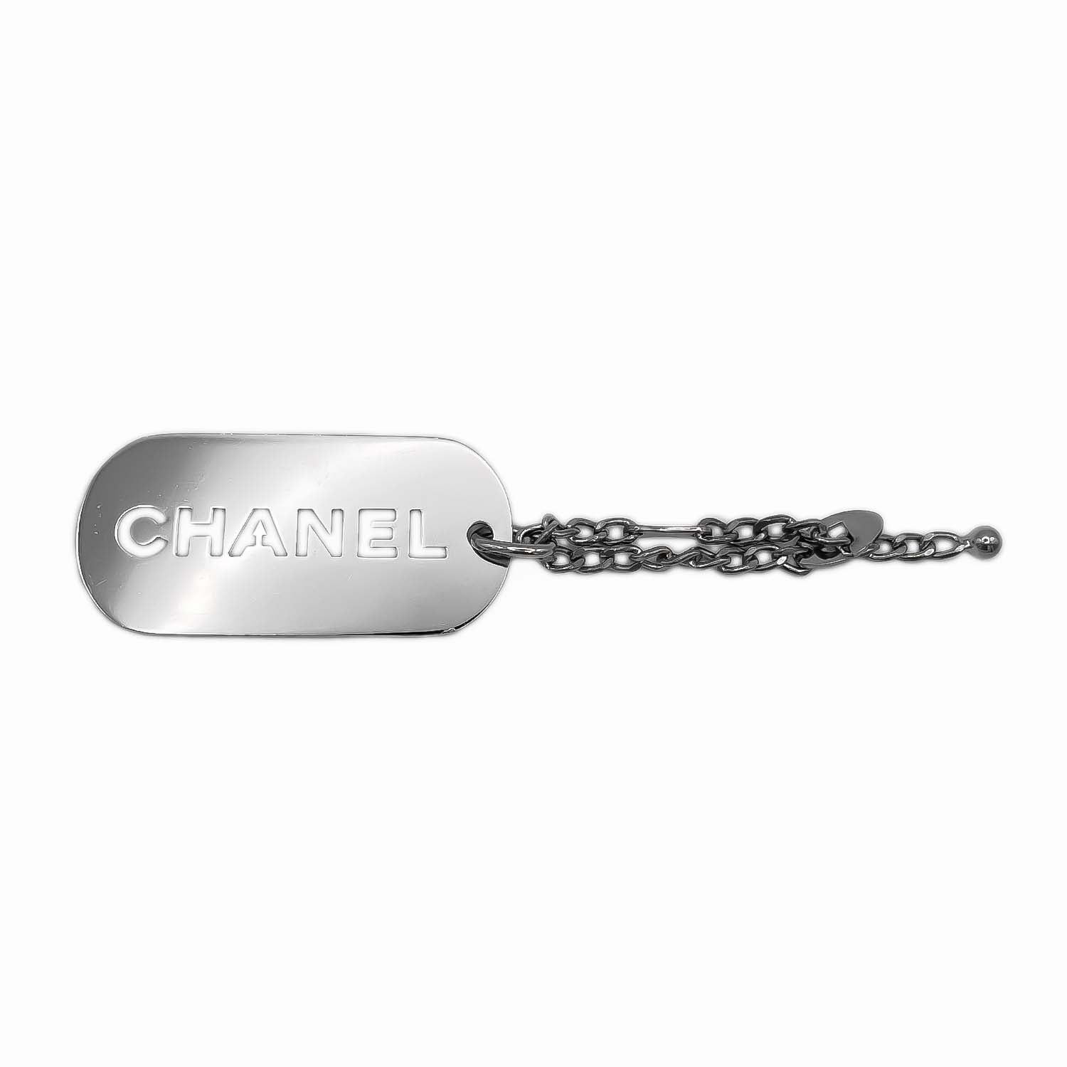 CHANEL シャネル ドッグタグ バッグチャーム ロゴ 04V シルバー - メルカリ