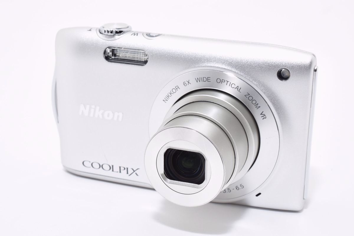 【美品】ニコン COOLPIX S3300 クリスタルシルバー コンデジ カメラ Amazon | Nikon デジタルカメラ COOLPIX (クールピクス) S3300