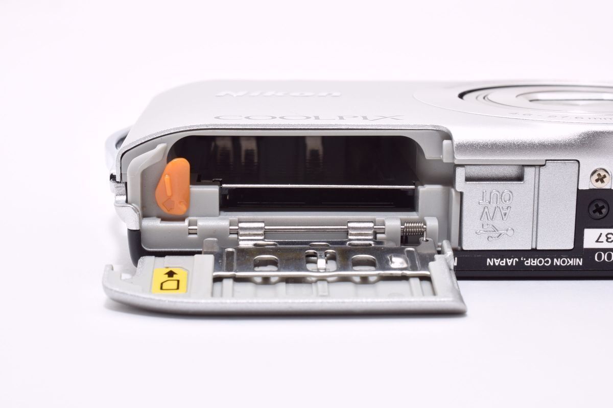 極美品✨ Nikon COOLPIX S3300 デジカメ コンデジ シルバー 極美品 ｜Nikon COOLPIX S3300 クールピクス デジタルカメラ