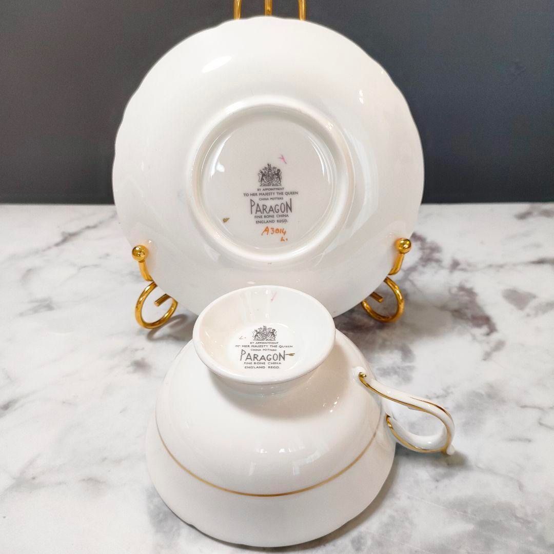 ★美品★ パラゴン カップ＆ソーサー フルーツ 金彩 ピオニーシェイプ コバルト ☆美品☆ パラゴン ピオニーシェイプ カップ＆ソーサー コバルト