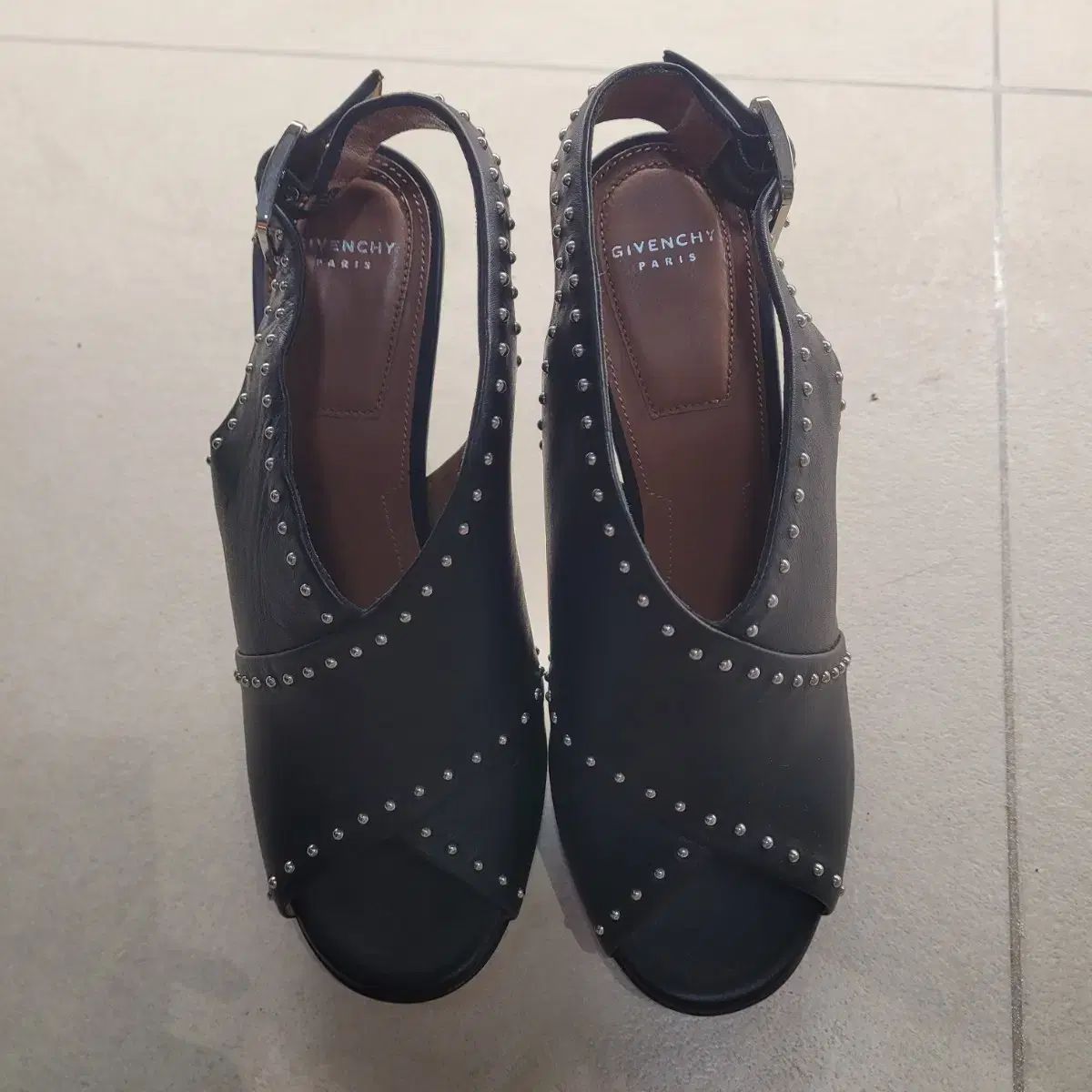 ジバンシィ スタッズ ブラック ヒール サンダル - メルカリ
