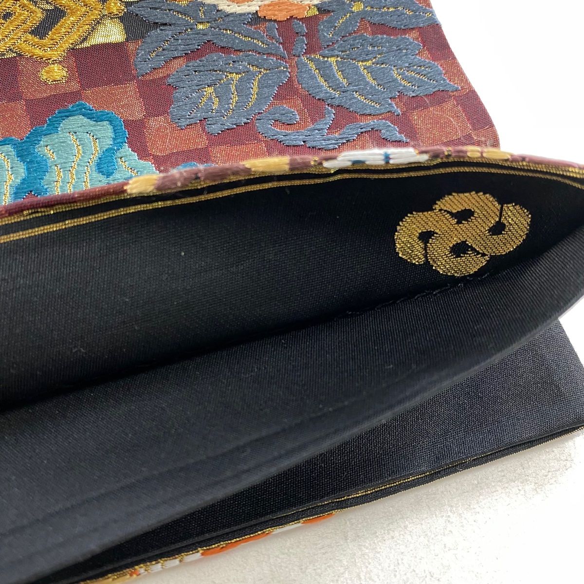 美品】 袋帯 秀品 新能裳錦 草花 横段 刺繍 黒 六通 正絹 【中古