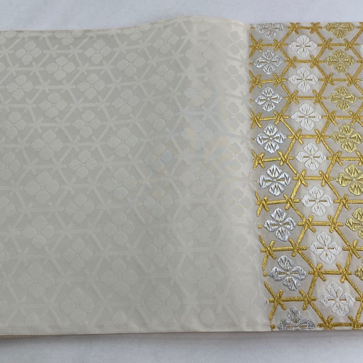 美品】 袋帯 逸品 亀甲花菱文 金銀糸 唐織 クリーム 六通 正絹 【中古