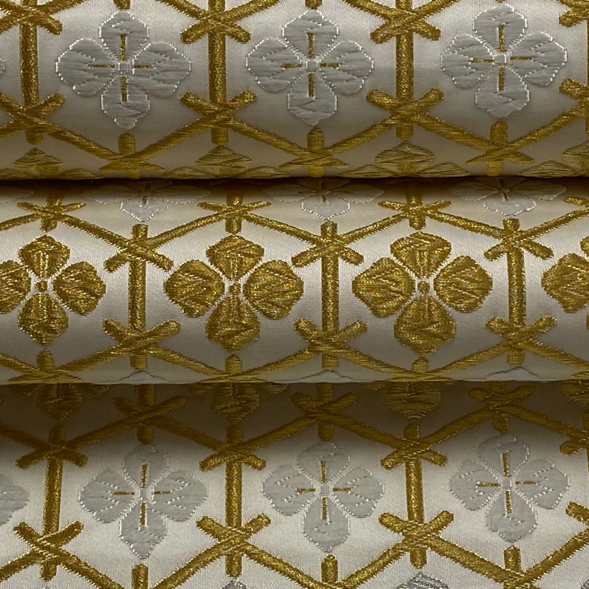 美品】 袋帯 逸品 亀甲花菱文 金銀糸 唐織 クリーム 六通 正絹 【中古