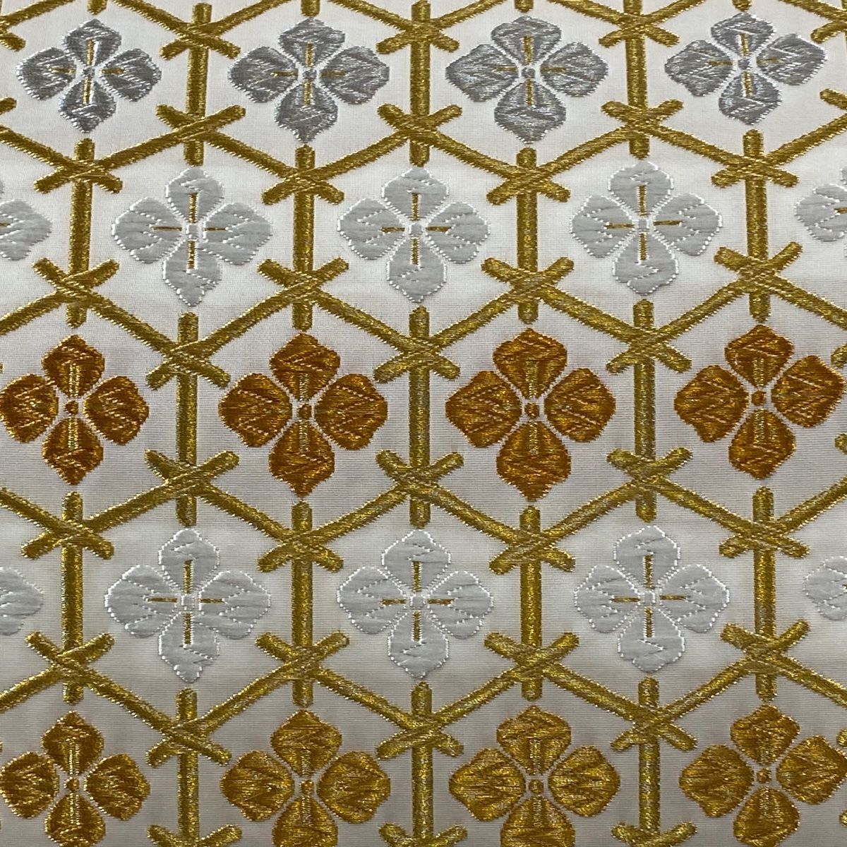 美品】 袋帯 逸品 亀甲花菱文 金銀糸 唐織 クリーム 六通 正絹 【中古
