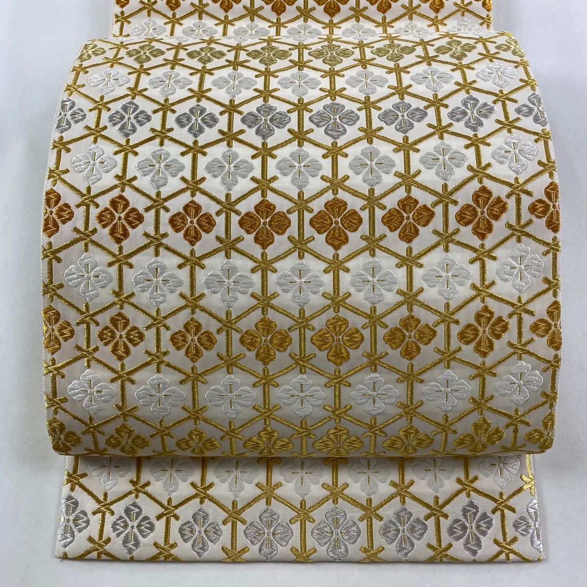 美品】 袋帯 逸品 亀甲花菱文 金銀糸 唐織 クリーム 六通 正絹 【中古