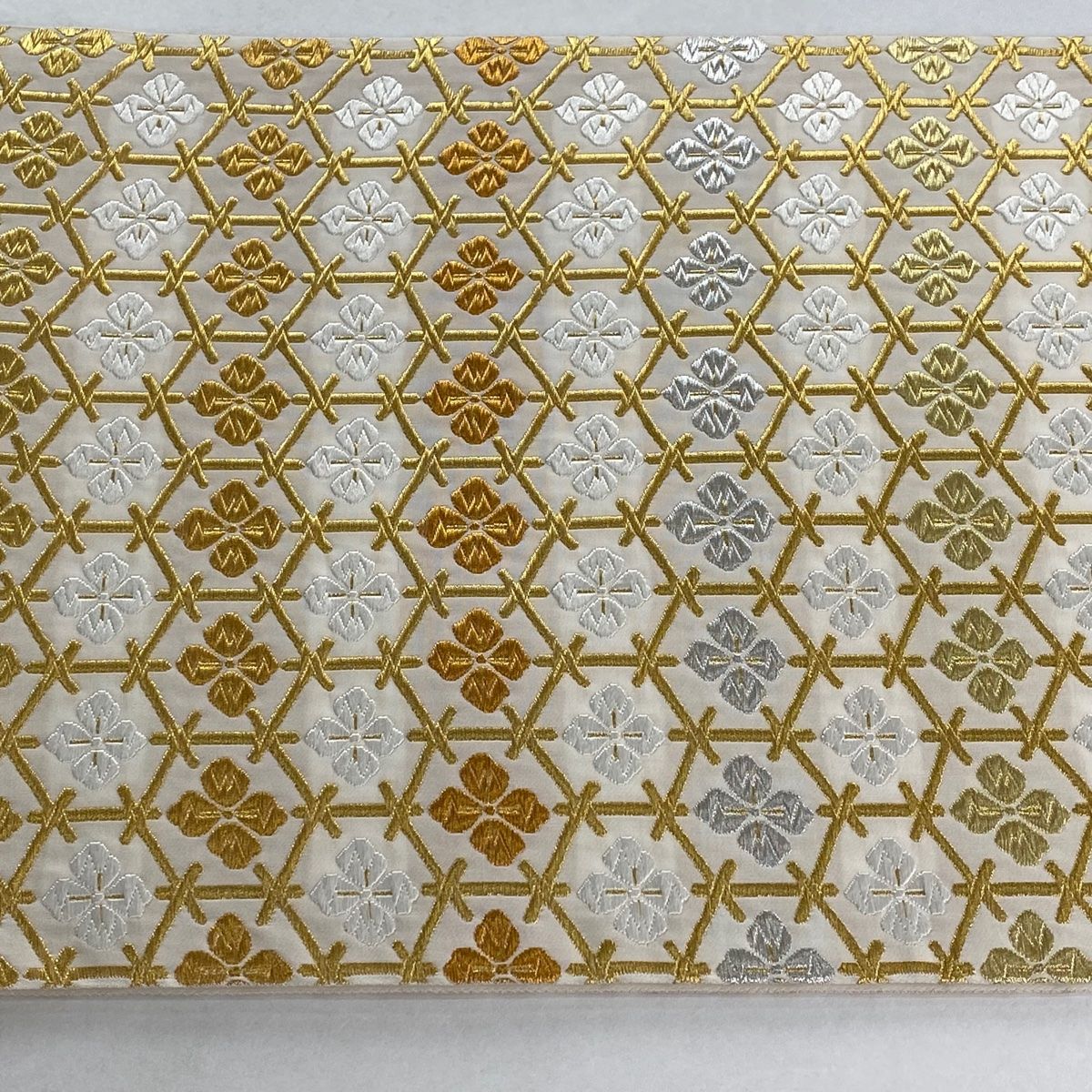 美品】 袋帯 逸品 亀甲花菱文 金銀糸 唐織 クリーム 六通 正絹 【中古