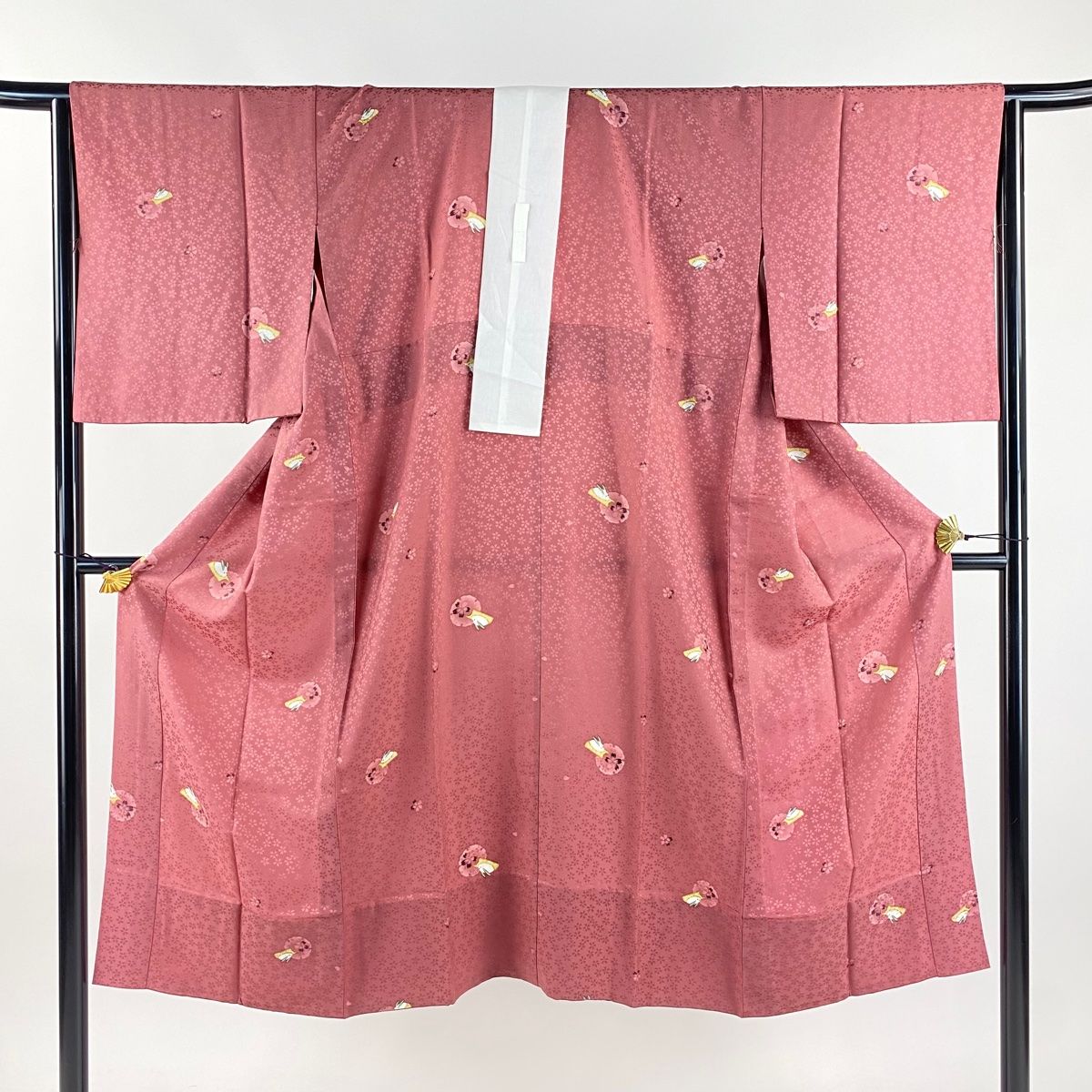 長襦袢 身丈129.5cm 裄丈65cm M うさぎ 桜 濃ピンク 正絹 秀品 【中古