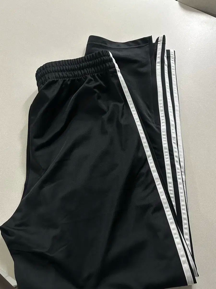 adidas oasis ジャージパンツ XLブラック adidas 黒 ジャージ Mサイズ