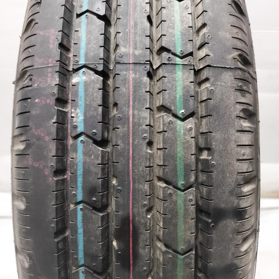 ◇配送先指定あり◇ ＜ほぼ未使用！ トラック用オンロードタイヤ 1本