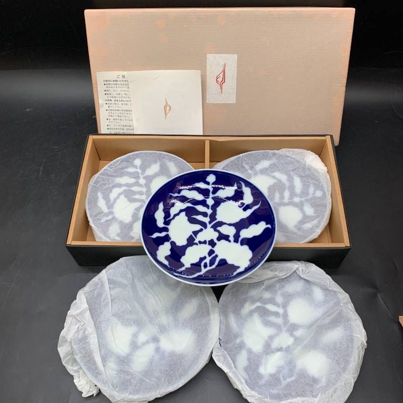 宮内庁御用達 有田焼 深川製磁 明染付白抜紋 小皿 5客揃 直径約15.5