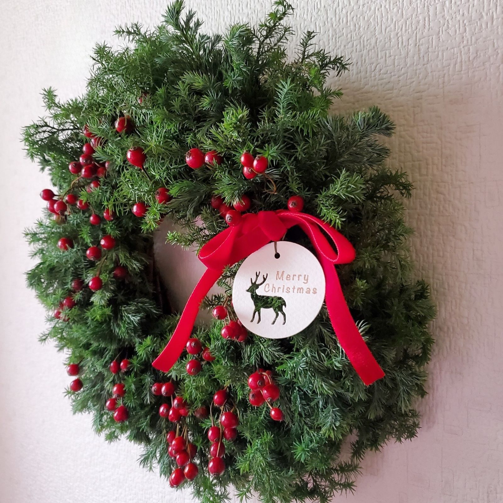 薔薇の実とコニファーのハーフリース　クリスマスリース 薔薇の実とコニファーのハーフリース クリスマスリース