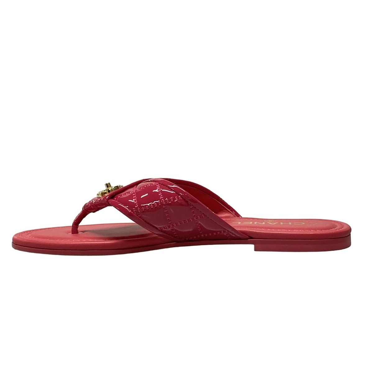 CHANEL 赤 キルティングトングサンダル CHANEL 赤 キルティングトングサンダル