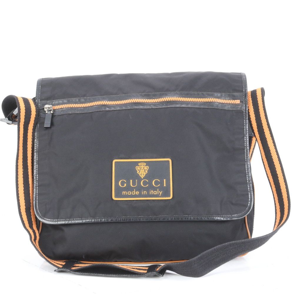 美品 グッチ レザー ショルダーバッグ 斜め掛け メッセンジャー