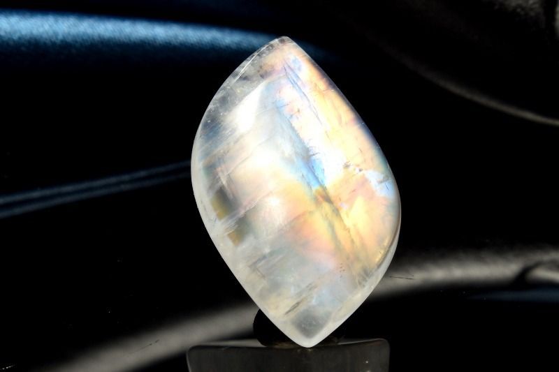 1点物】AAAオーロラシラー☆マダガスカル産 レインボームーンストーン