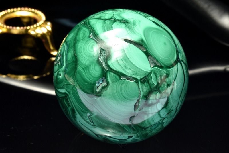 高品質マラカイト丸玉　宝石　孔雀石　台座付きスフィア　魔除け　高発色 1点物】高発色◇魔除け マラカイト(孔雀石) 47mm 丸玉(台座付き