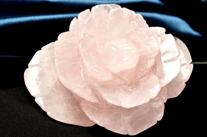 1点物】繊細彫刻 ローズクォーツ 97x86x45mm 花彫刻 置物