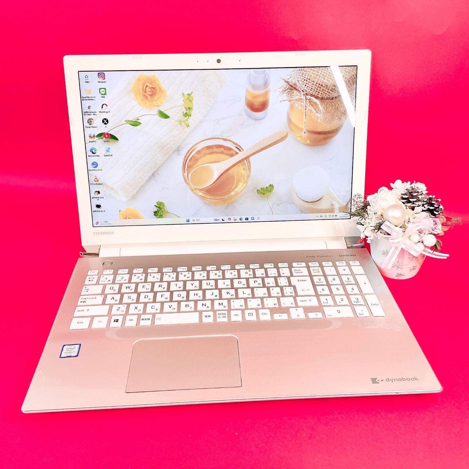 サクサク動く高性能Corei7✨️おしゃれ赤❣️薄型ノートパソコンSSDカメラ付き サクサク動く高性能Corei7✨️おしゃれ赤❣️薄型ノートパソコンSSD