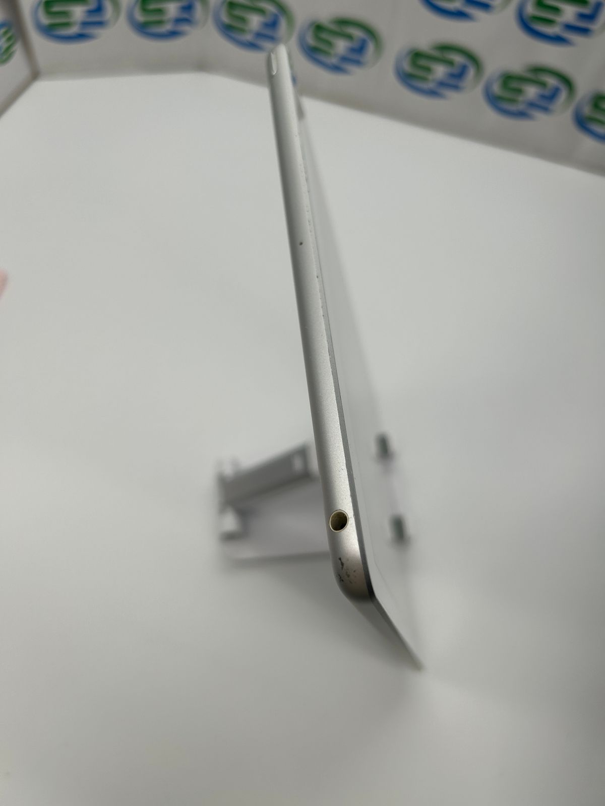 iPad 第5世代 Wi-Fi 128GB シルバー WiFiモデル 送料無料 iPad5 - メルカリ