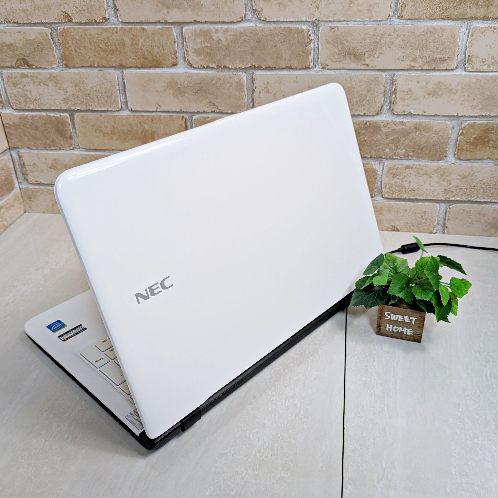 SSDで快適✨カメラ付き メモリ8GB 第7世代 白 ノートパソコン NEC 美品】SSDで快適✨カメラ付き メモリ8GB 第7世代 ノートパソコン NEC