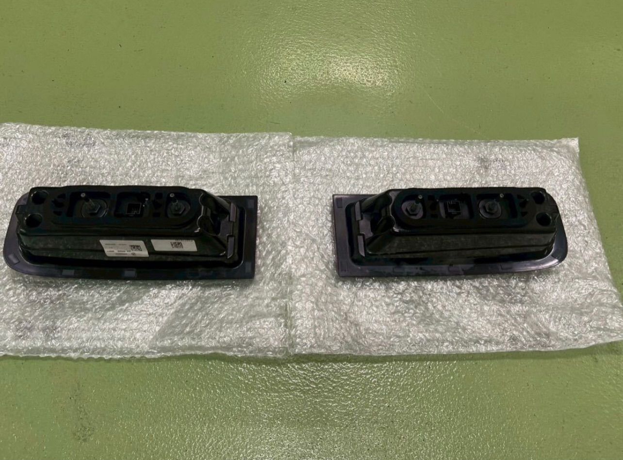 257-69-01 Mercedes-Benz ベンツ AMG Gクラス 純正テールランプ テール