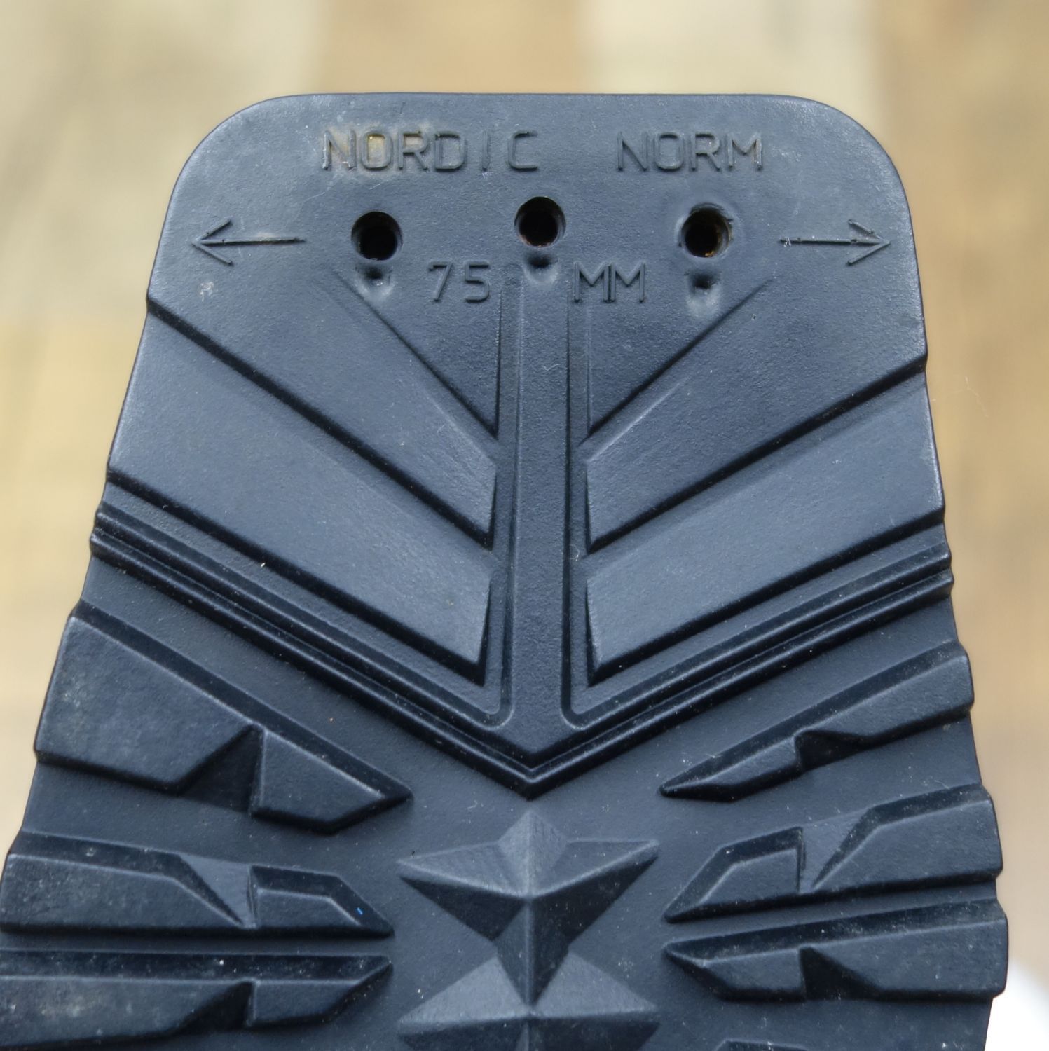 ガルモント GARMONT テレマーク スキー ブーツ 75mm 3ピン バック