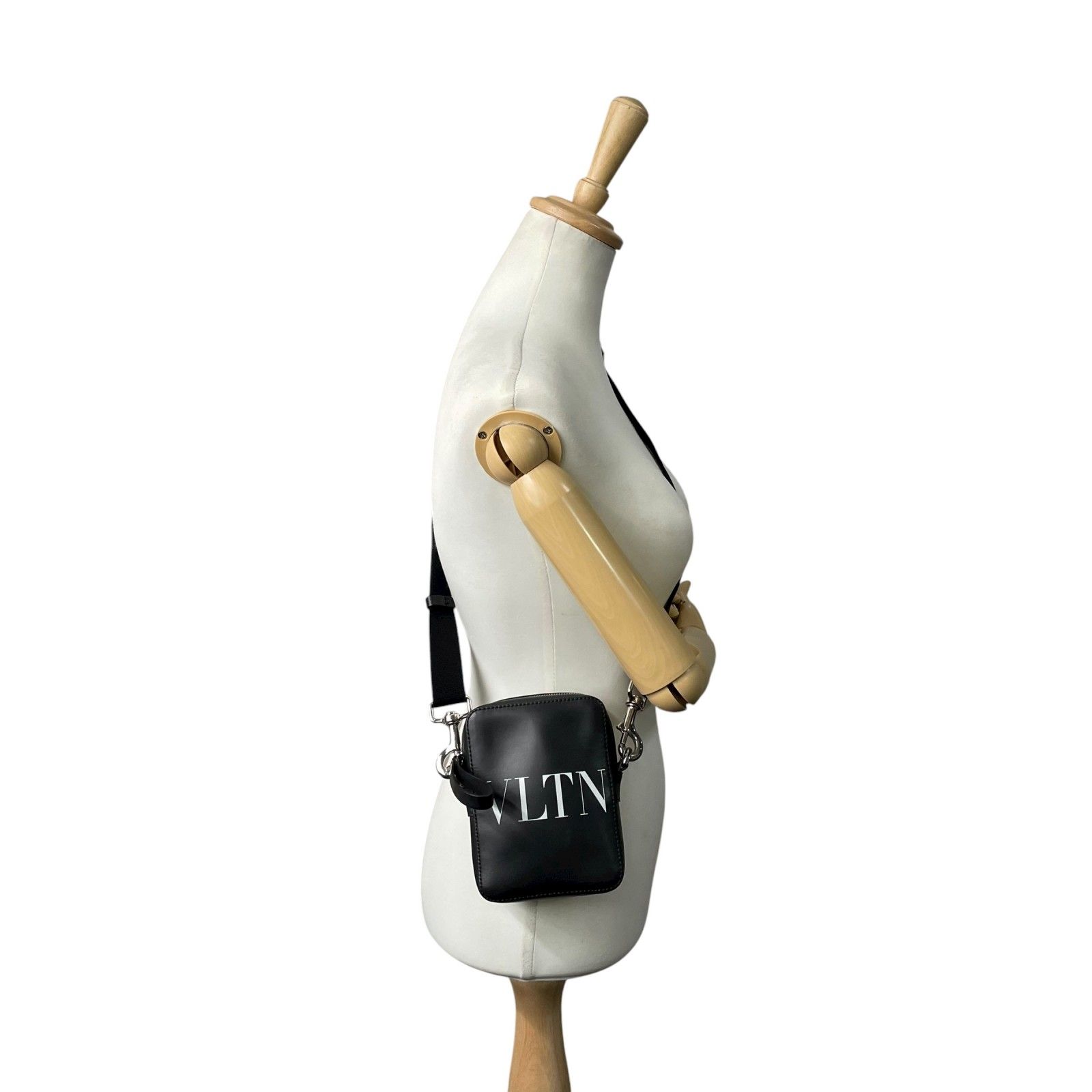 美品 ヴァレンティノ VALENTINO VLTN レザー ショルダーバッグ クロス