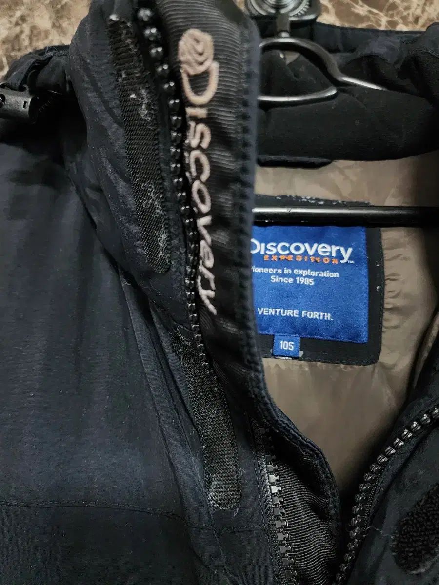 DISCOVERY ブラック ダウン アウター 105