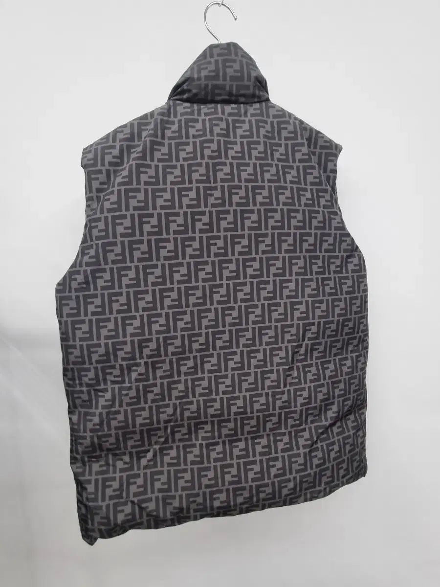 Fendi リバーシブルダウンベスト 楽天市場】フェンディ FENDI ダウンベスト ジレ リバーシブル FFロゴ