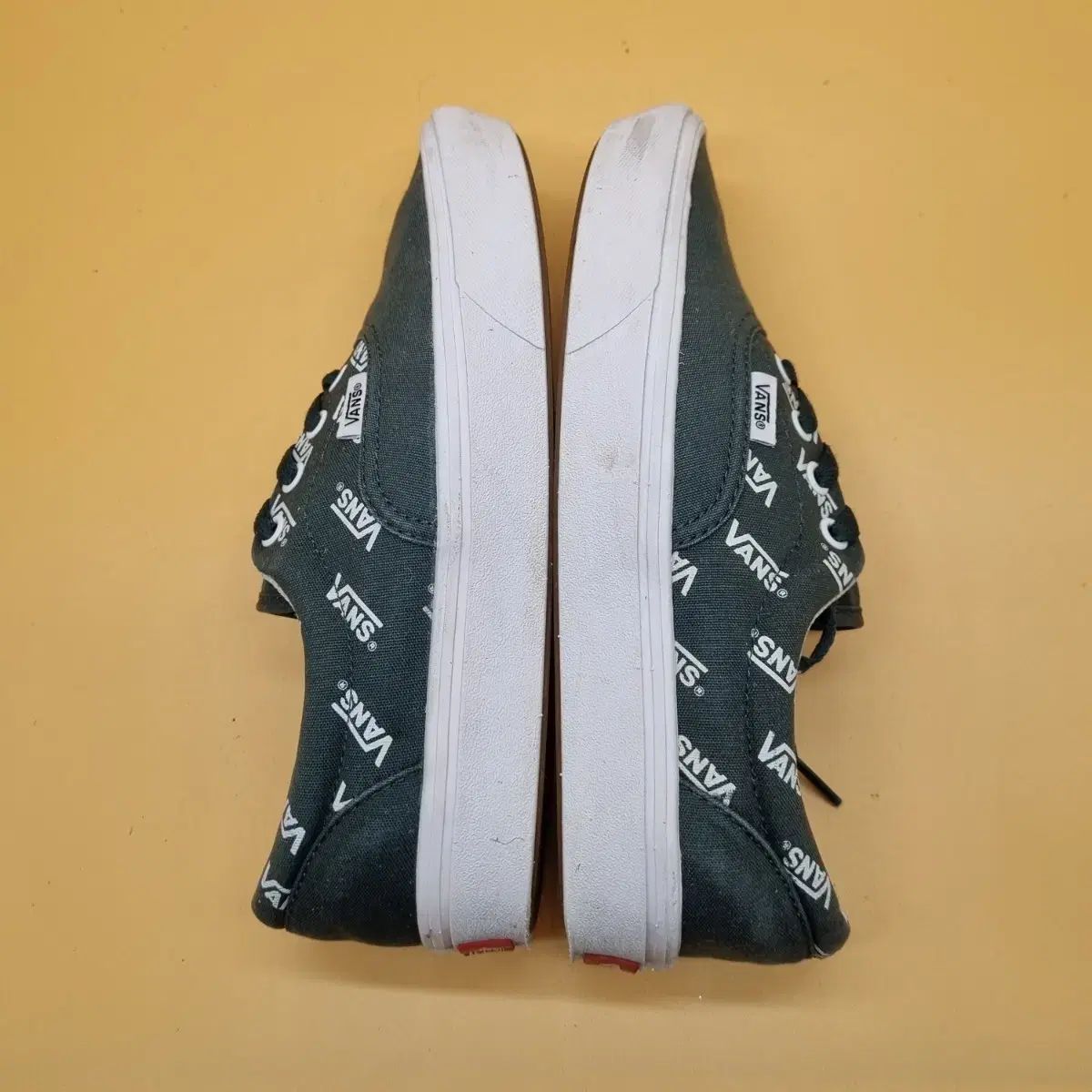 Jhdx VANS コンフィクッシュ ロゴ グリーン スニーカー 235 - メルカリ