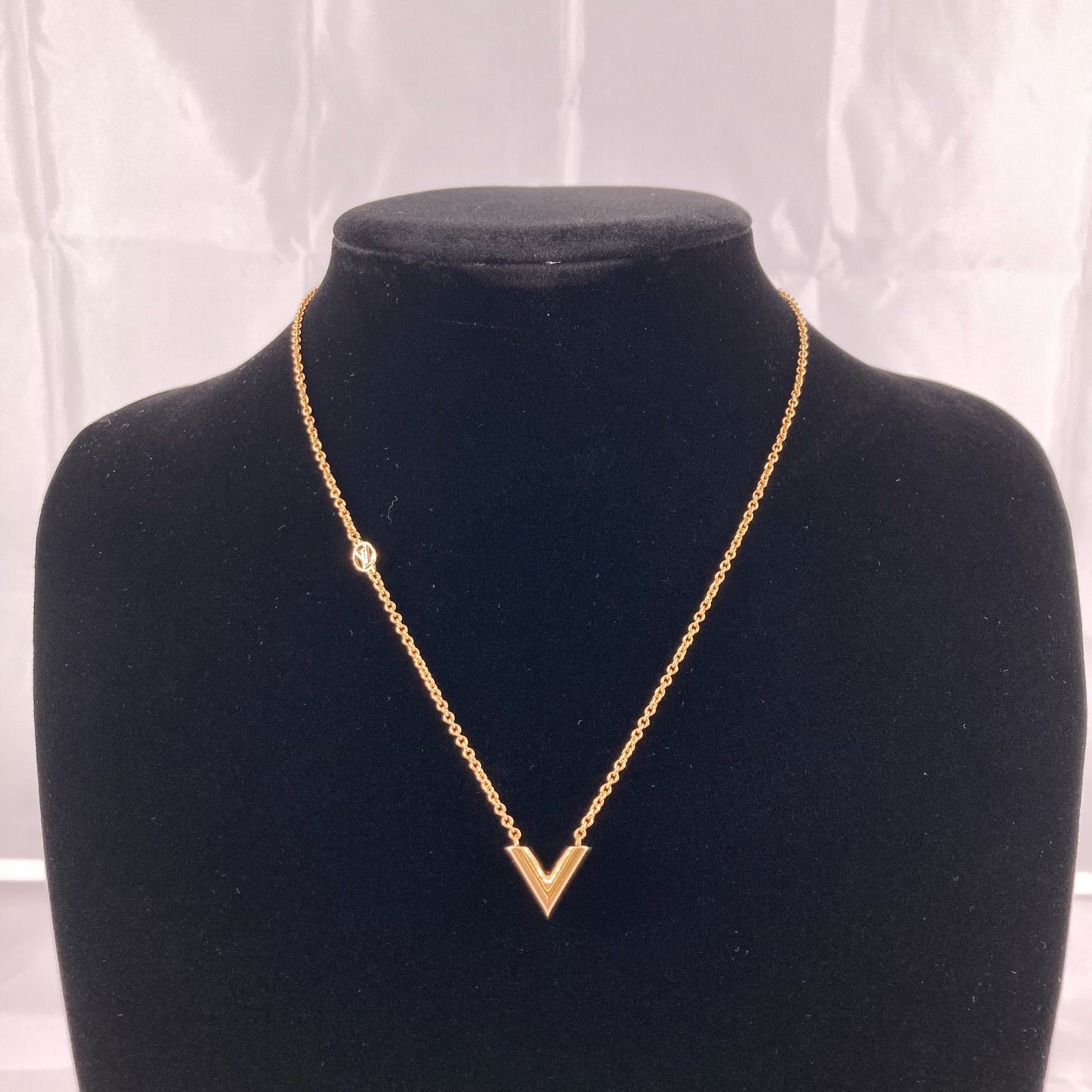 LOUIS VUITTON(ルイヴィトン) エッセンシャルVネックレス M00857