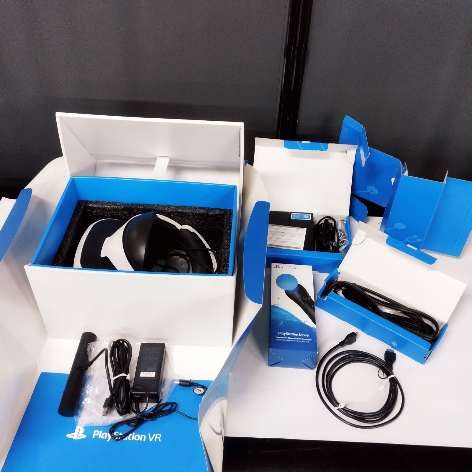 PlayStation VR CUHJ-16001型＋モーションコントローラー Amazon.co.jp: PlayStation VR PlayStation Camera同梱版 (CUHJ-16001