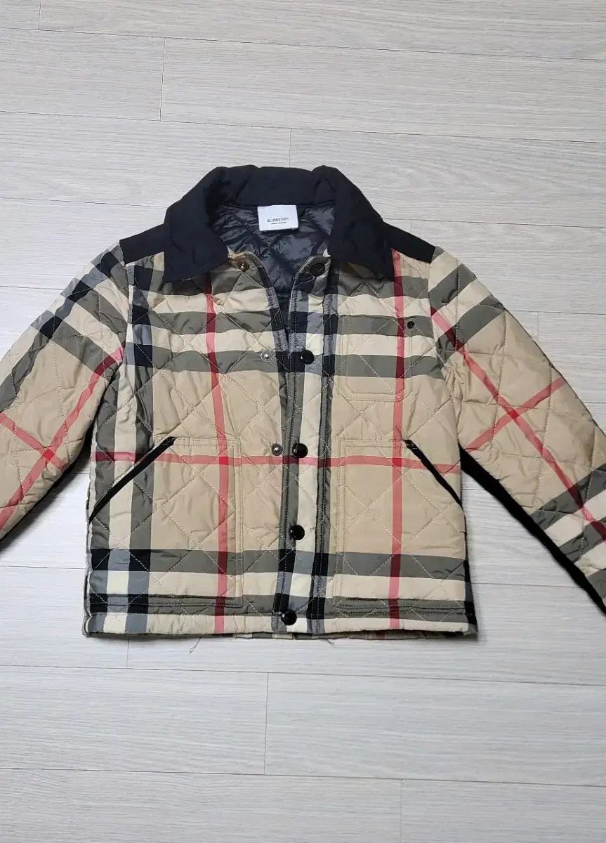 バーバリー キッズ キルティング ジャケット 4Y - メルカリ